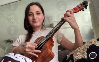 Taimane Gardner Plays Habanera On The Ukulele In Her Living Room And The Results Are Incredible