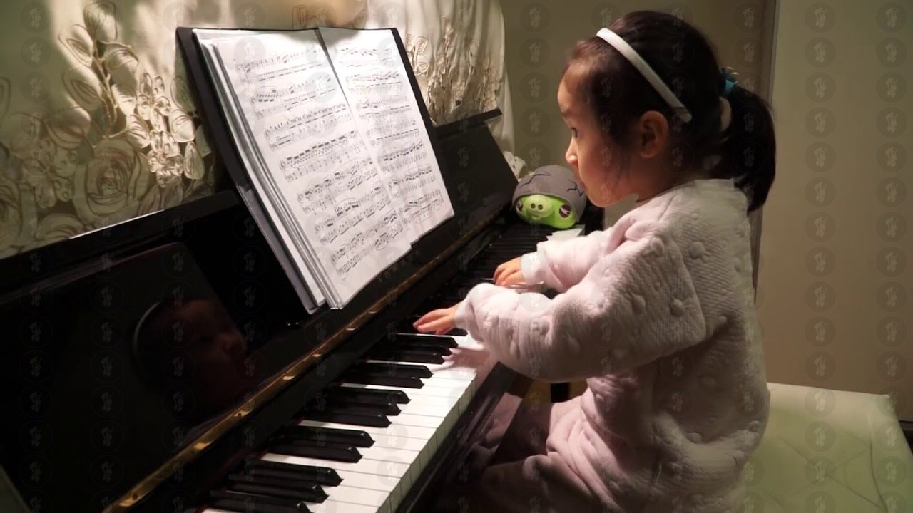 4 yr old piano prodigy