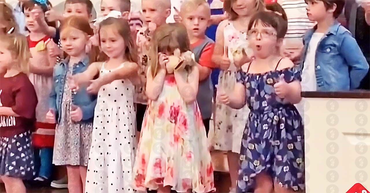 Five-Year-Old Girl Steals The Show With Hilarious Dance Moves At Preschool Performance - The Music Man