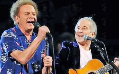 Simon And Garfunkel Reunite Live Onstage To Sing ‘The Sound Of Silence’