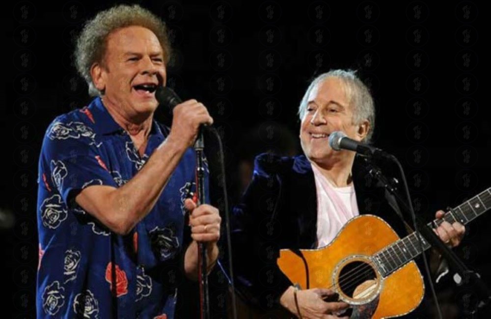 Simon And Garfunkel Reunite Live Onstage To Sing ‘The Sound Of Silence