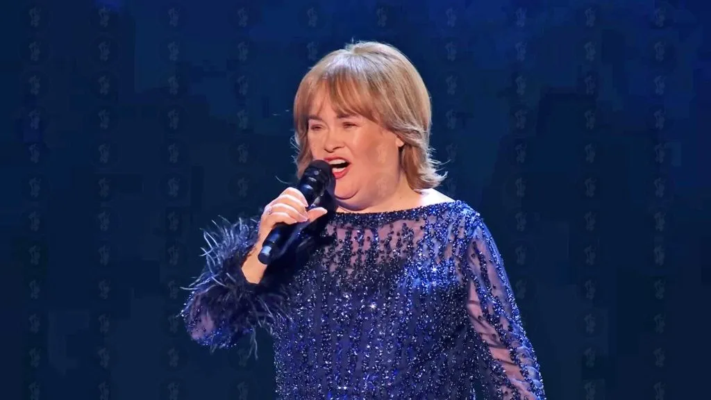 Susan Boyle Joins The West End Cast On Stage To Sing Les Misérables