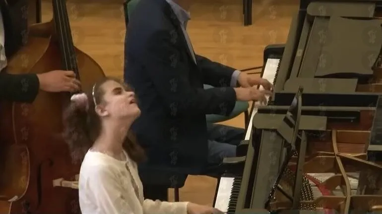 Blind teen pianist Lucy plays epic duet with musical savant Derek