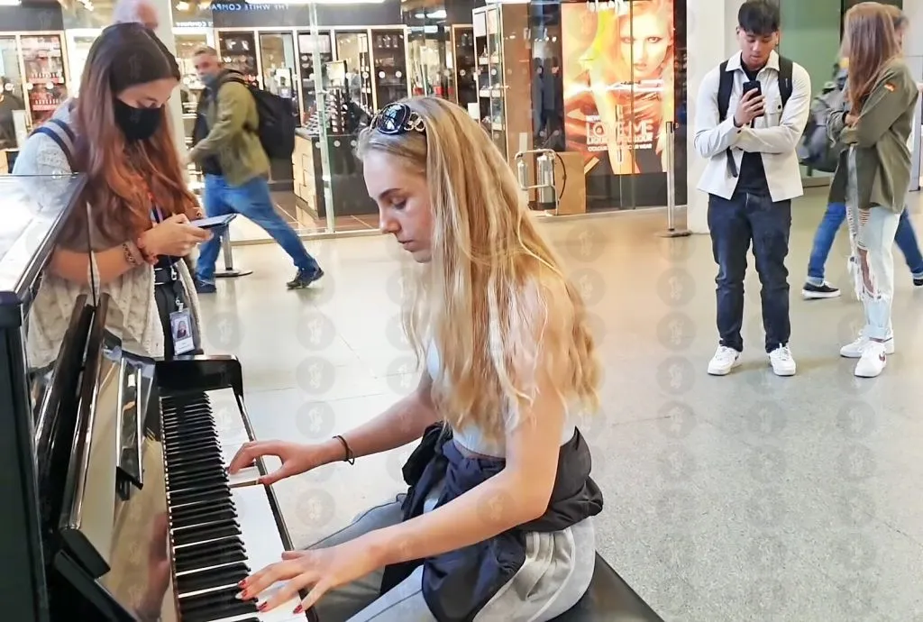 Pianist Of Three Years Ella Performs Incredible Rendition Of Hans Zimmer’s “Interstellar” In London Station