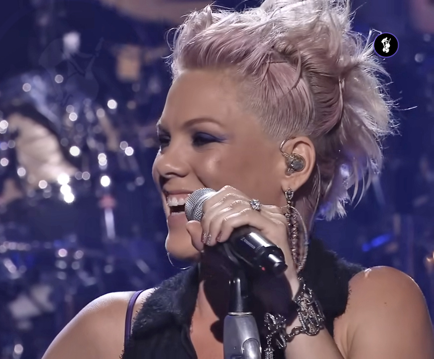 Pink’s live vocals on her emotional hit “Try” are untouchable The