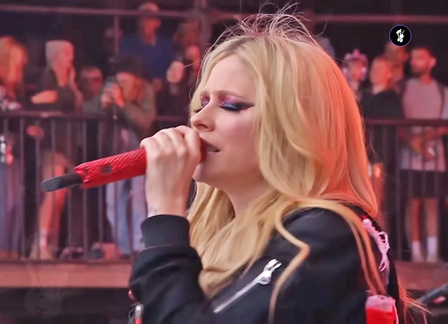 Avril Lavigne Sparks PopPunk Mayhem Debuting at Glastonbury Festival