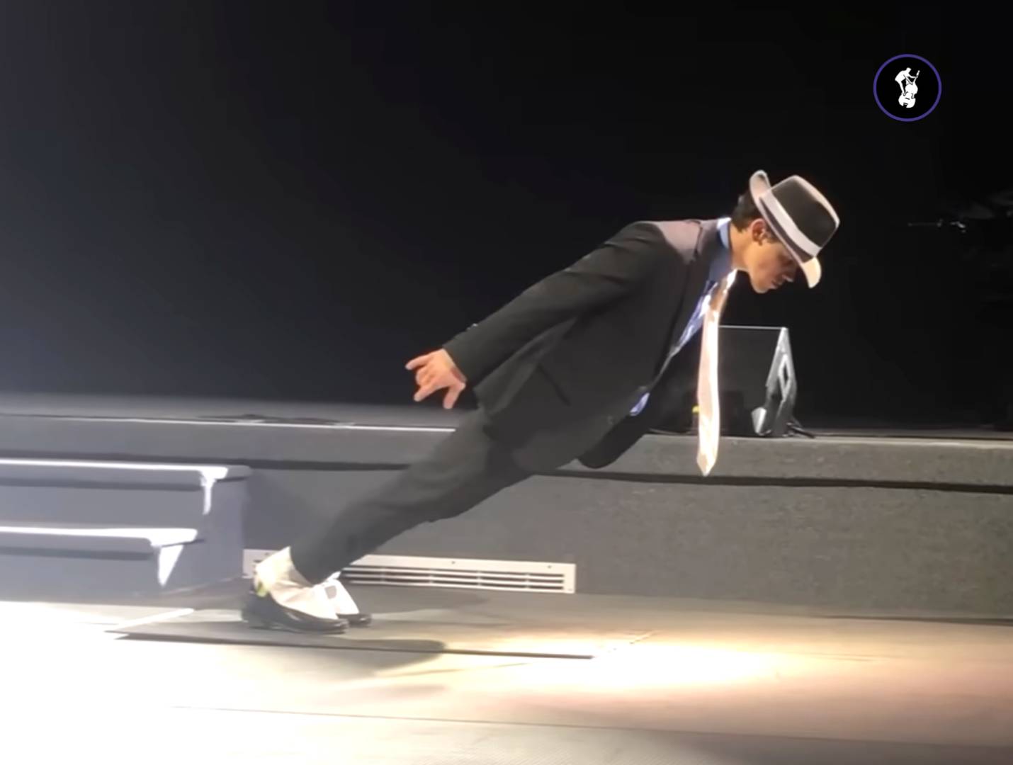 Jonny Cruz’s spot-on “Smooth Criminal” dance dazzles school talent show ...
